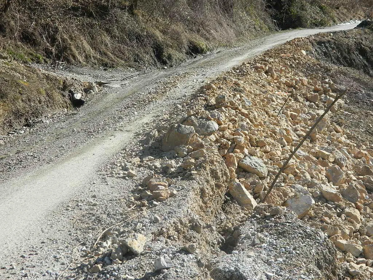 Klizište ugrozilo put Andrijevica – Konjuhe