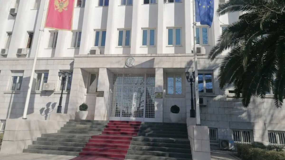 Krapović brani neustavna rješenja bivšeg ministra, reaguje Kabinet predsjednika