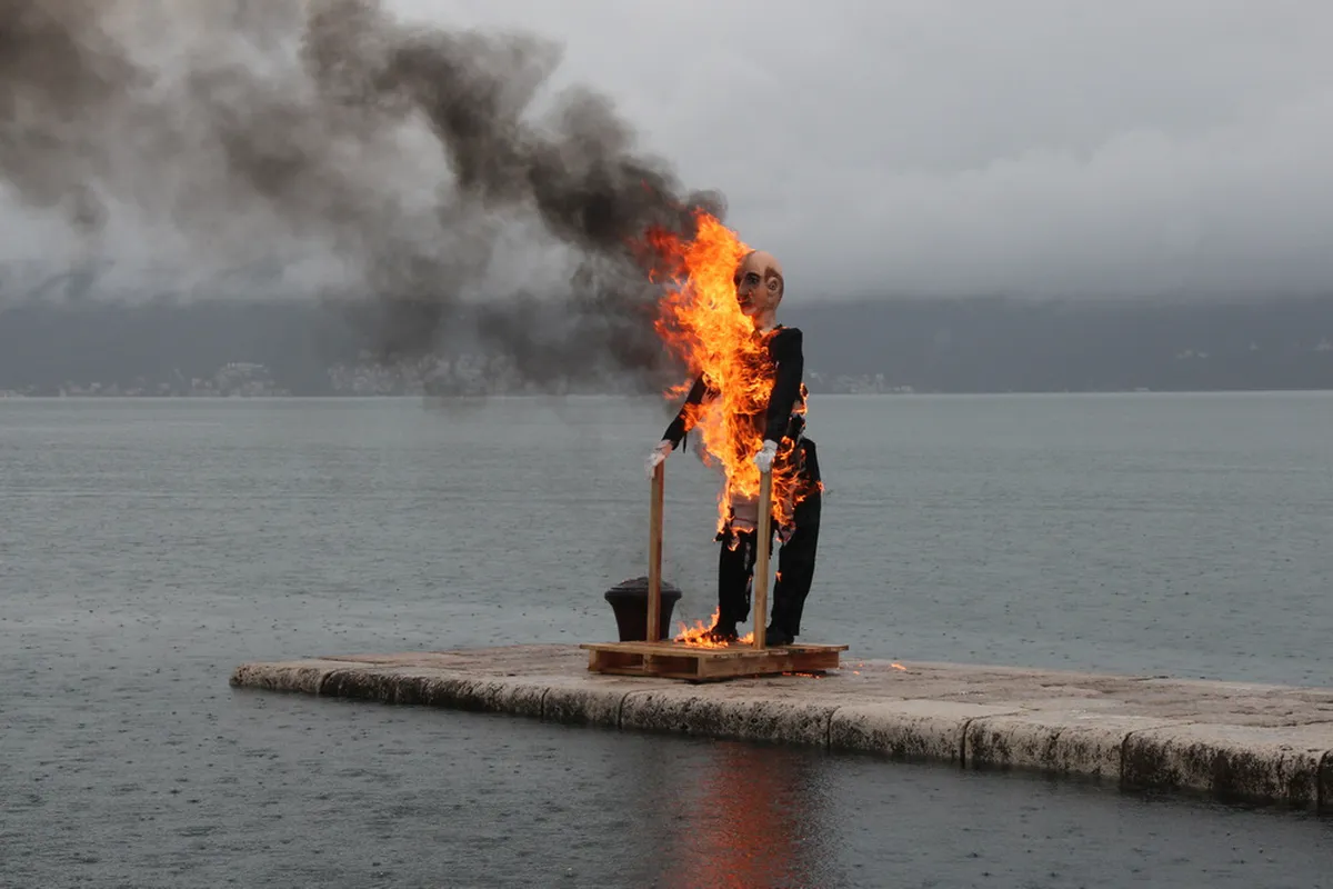 Lastovski karneval 2026: Uzalud Osuđeni izgorio uprkos kiši