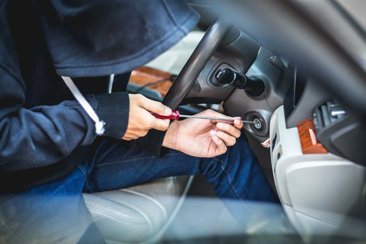 Maloljetnik iz Plava uhapšen zbog sumnje da je ukrao dva vozila