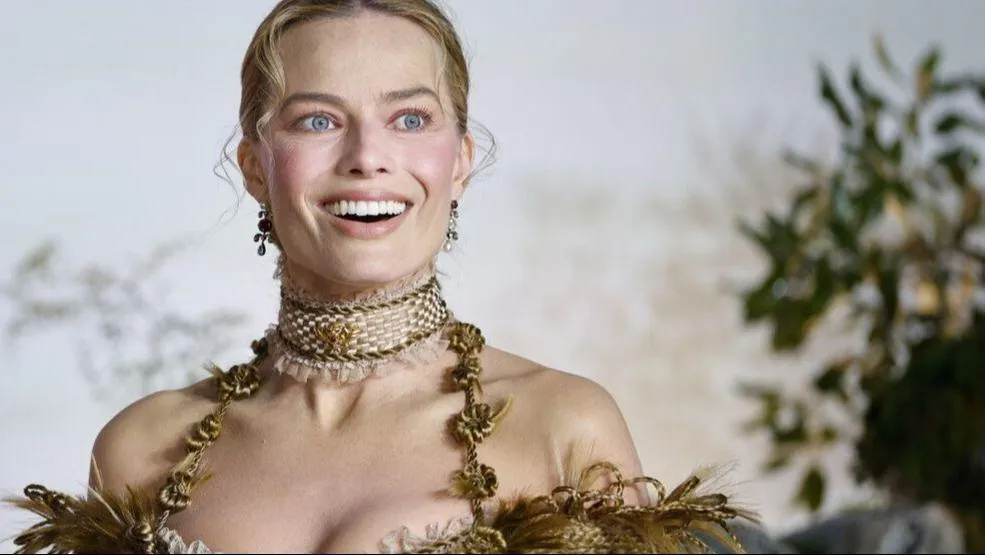 Margo Robi na premijeri u Londonu sa repliku narukvice Emili Bronte