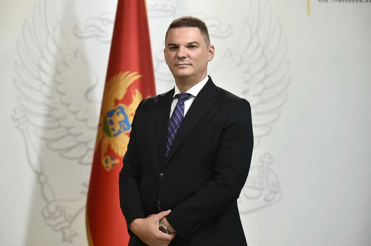 Ministar Šahmanović započeo magistarske studije na Oksfordu Ministar Šahmanović započeo magistarske studije na Oksfordu