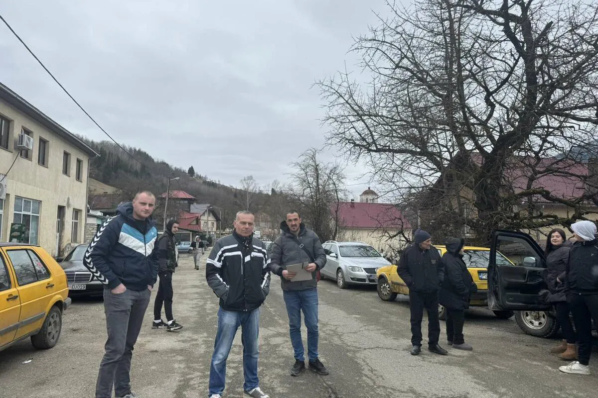 Mještani Pavinog polja blokirali put zbog lutajuće stoke