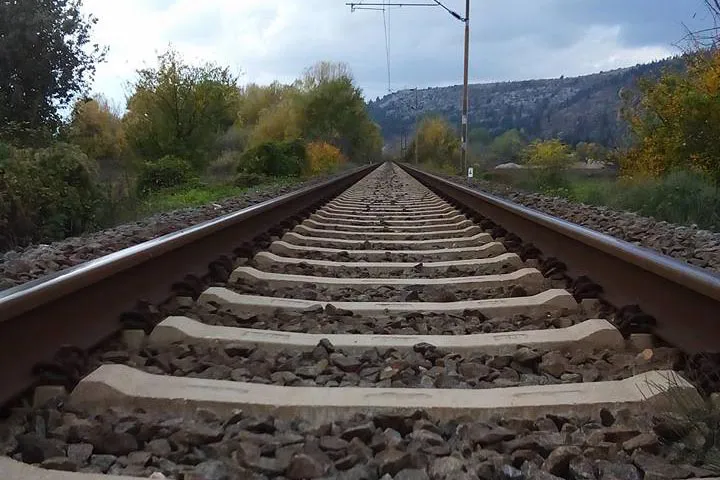 Monstat: Manje prevezenih putnika u željezničkom i lokalnom drumskom saobraćaju