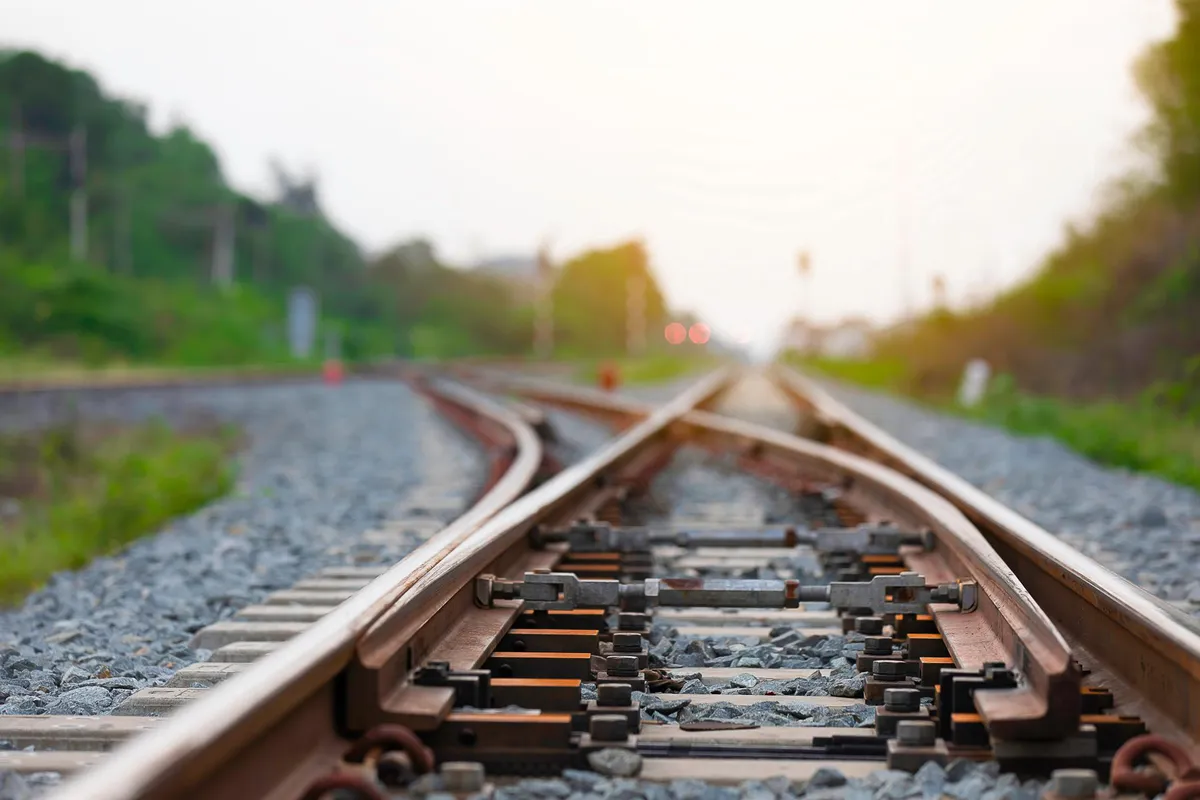 Monstat: Opao broj prevezenih putnika u željezničkom i lokalnom drumskom saobraćaju