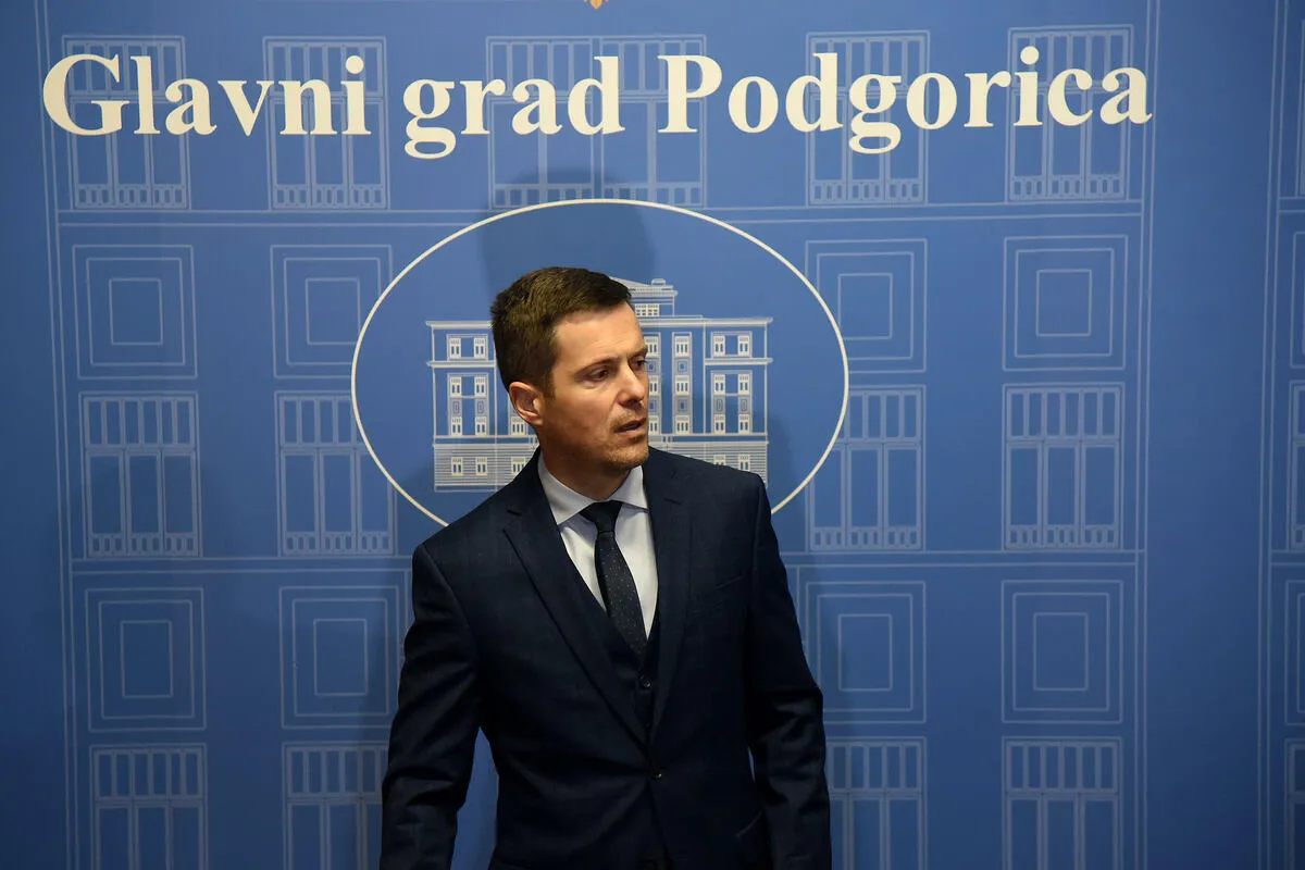 Mujović preuzeo odgovornost, PES ga podržava u borbi za javni interes