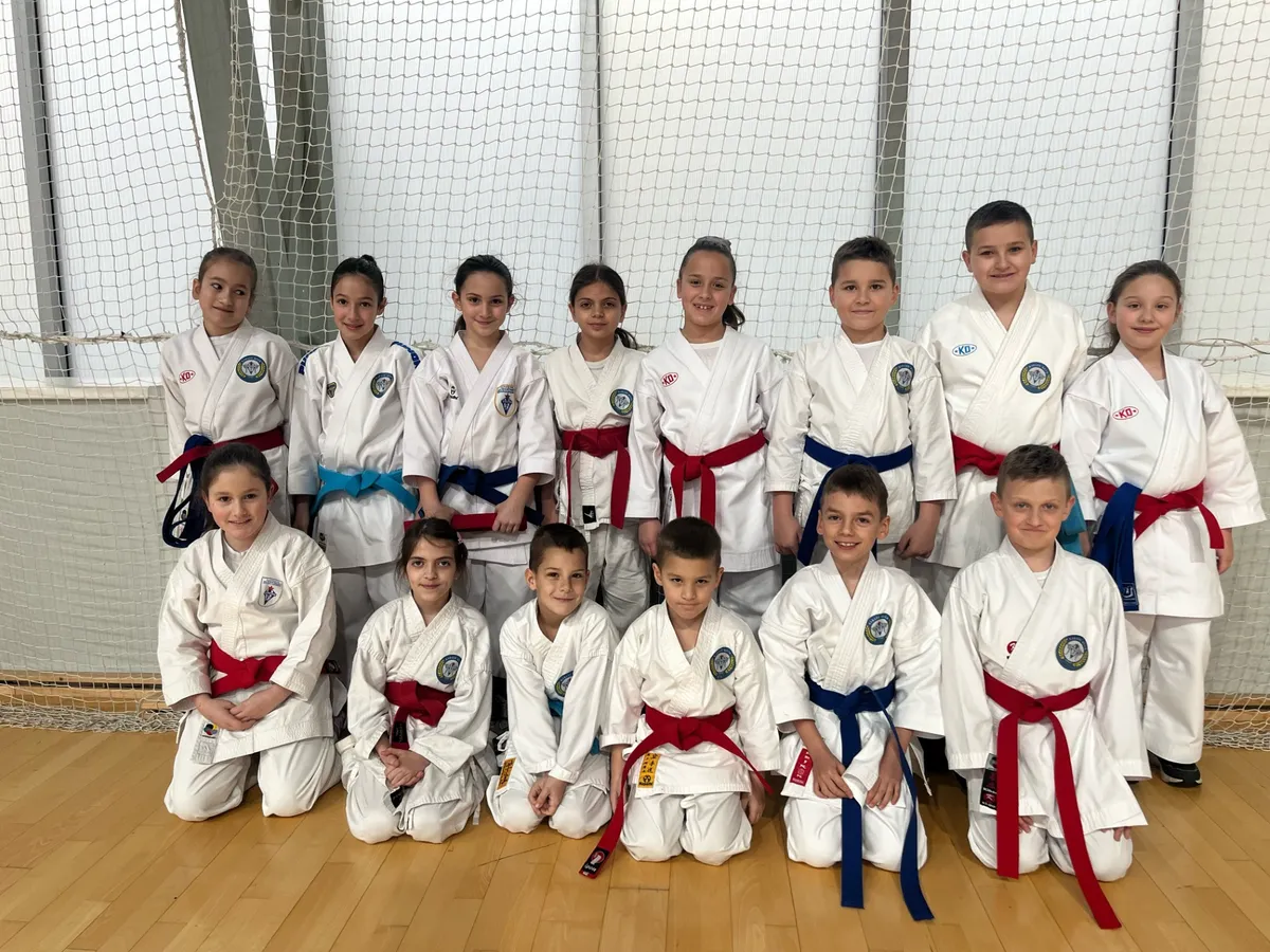 Najmlađi takmičari karate kluba Budućnost osvojili 19 medalja na Mikomoza Kupu