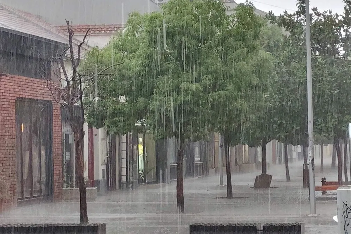 Narandžasti meteoalarm za Crnu Goru: Snažno nevrijeme sa olujnim vjetrom i pljuskovima