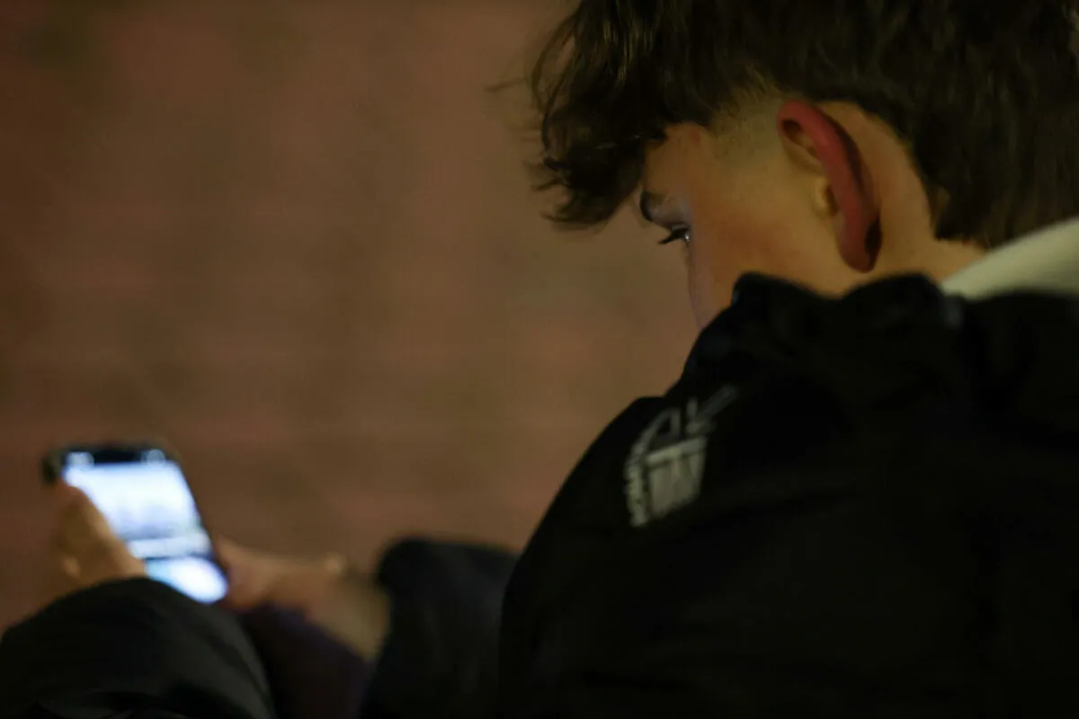 Ne zabranjujte tinejdžerima društvene mreže, upozoravaju stručnjaci