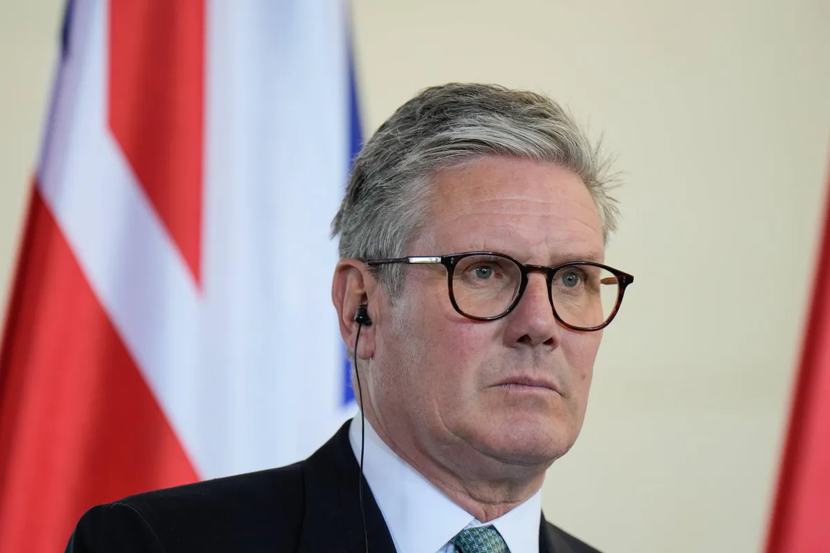 Nove političke žrtve afere Epstin: Starmer pod pritiskom, ostavke saradnika