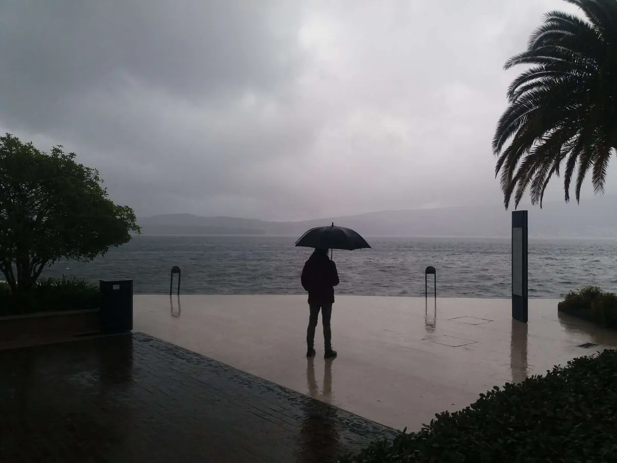 Oblačno vrijeme uz kišu i temperature do 15 stepeni u Tivtu