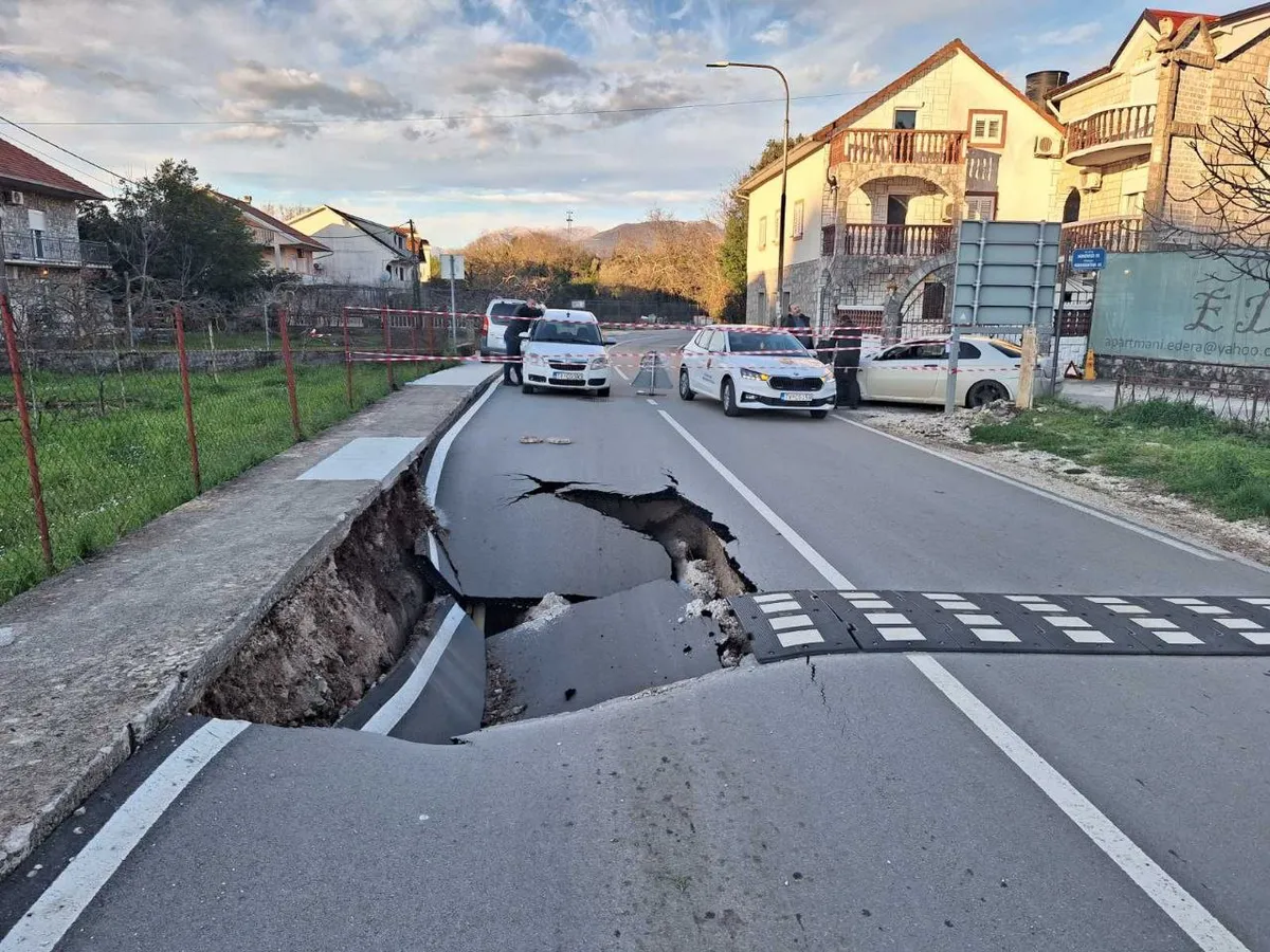 Obustava saobraćaja na lokalnom putu u Radovićima zbog oštećenja