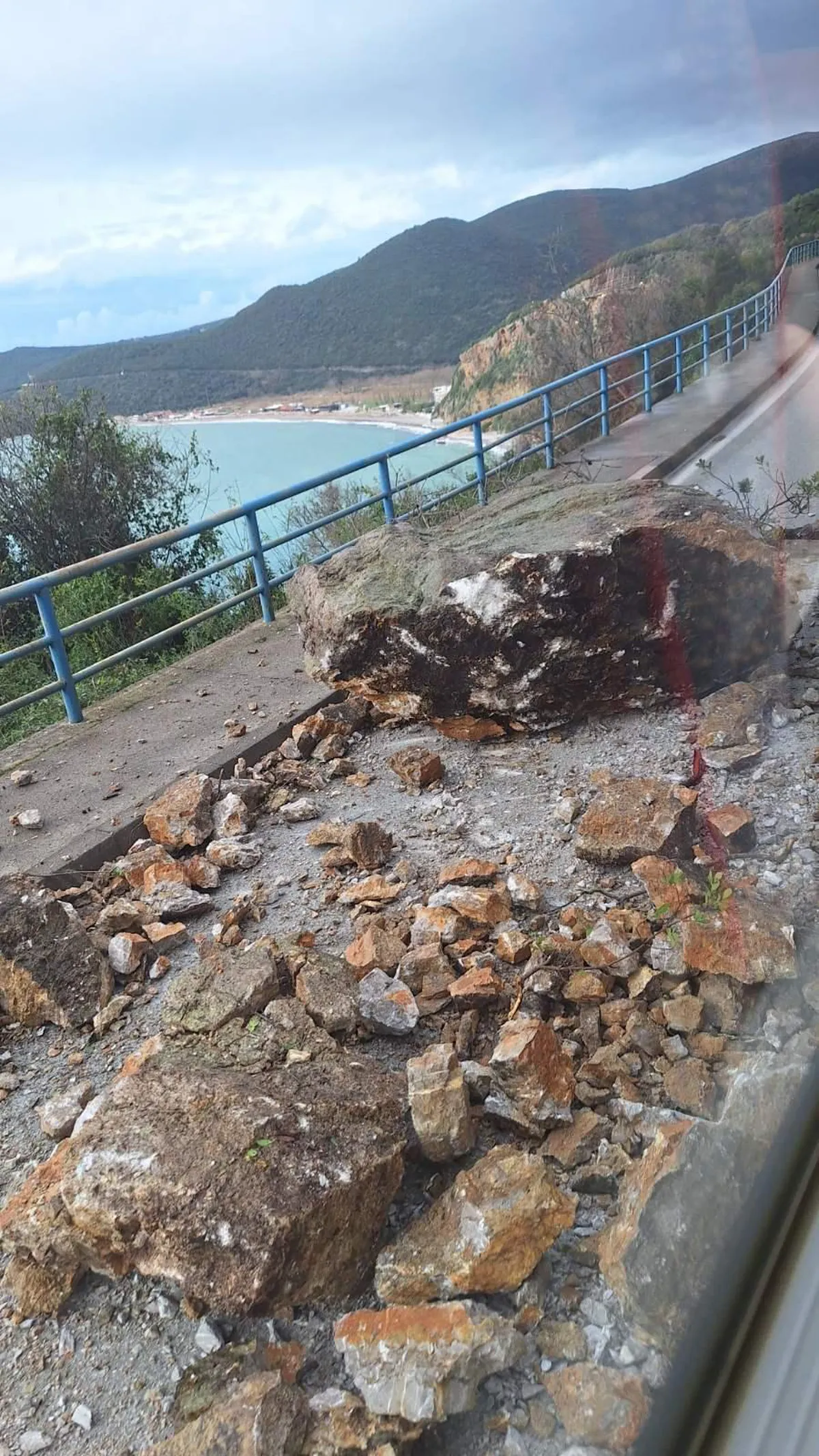 Odron kod Jaza: Saobraćaj se odvija naizmjenično