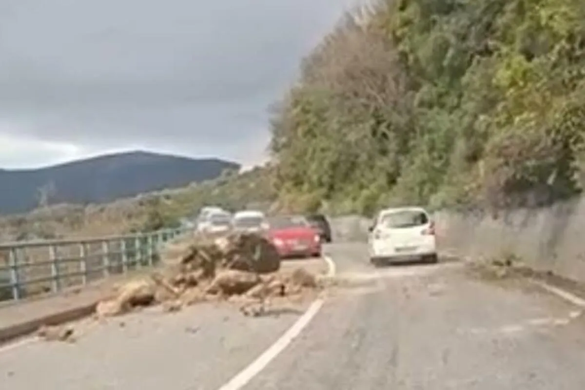 Odron na Žutoj gredi blokirao saobraćaj na putu Budva - Kotor