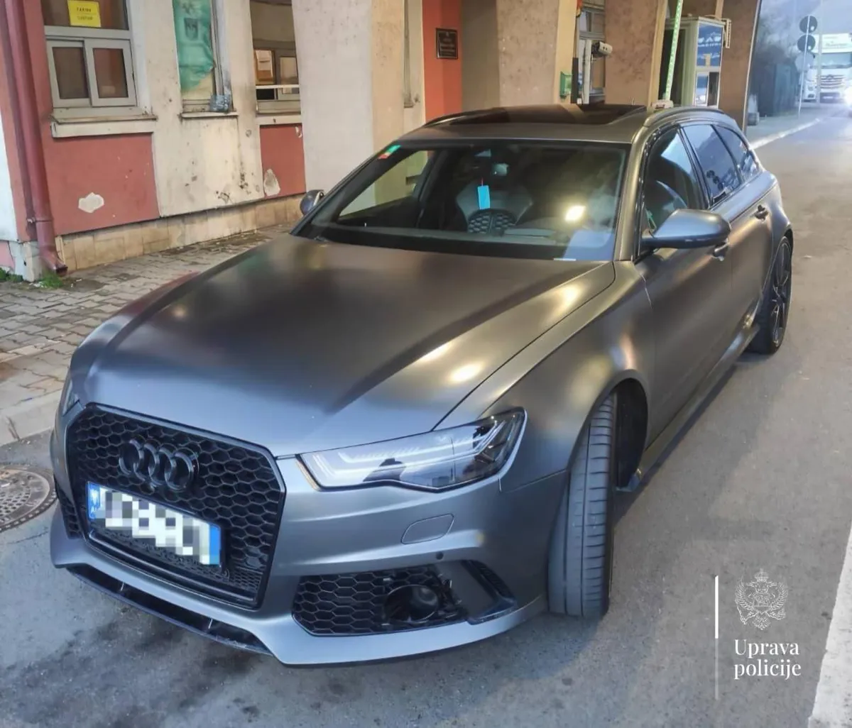 Oduzet Audi od državljanina Albanije, potražuje ga Interpol Švajcarske