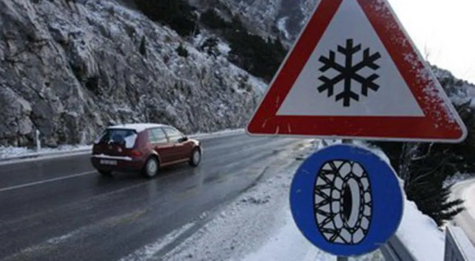 Oprez na putevima: Snijeg i poledica otežavaju vožnju