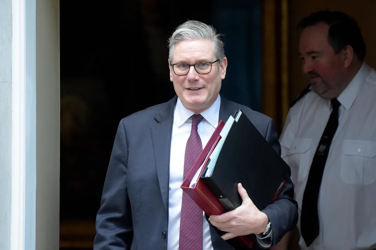 Opstanak Kir Starmera na vlasti pod znakom pitanja, policija pretresla objekte lorda Mendelsona