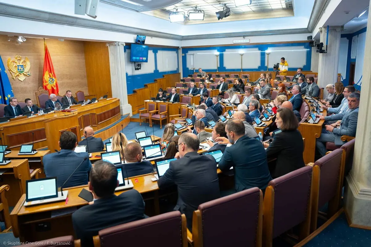 Partijama isplaćeno skoro šest miliona eura za rad i dugove