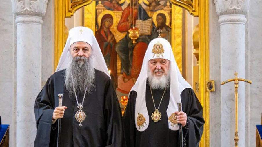 Patrijarh Kiril čestitao patrijarhu Porfiriju pet godina na čelu SPC