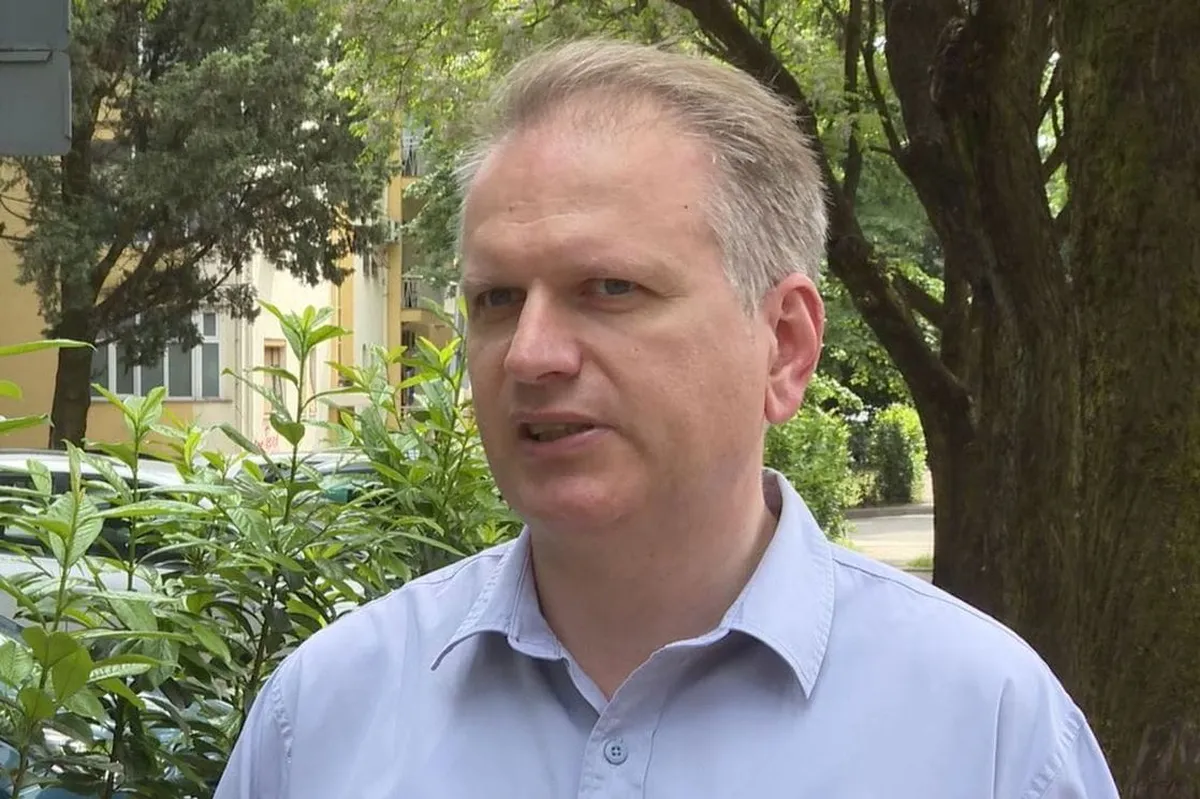 Perić: Funkcioneri za jedan ručak potrošili 1.849 eura, penzioneri bi štedjeli 88 godina