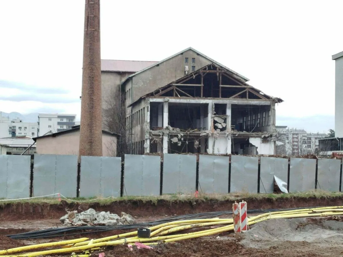 Počelo rušenje fabrike '19. decembar' u Nikšiću