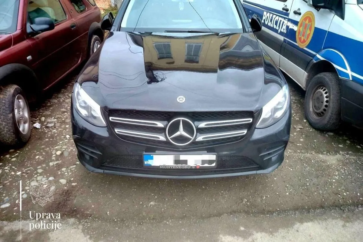 Policija na Dobrakovu oduzela dva automobila sa Interpolove potjernice