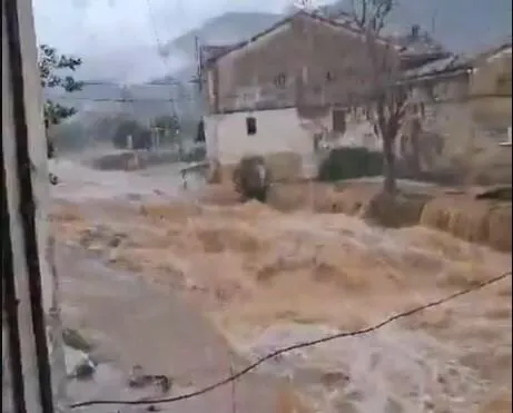 Poplave u Španiji izazvale vodopade i evakuaciju građana