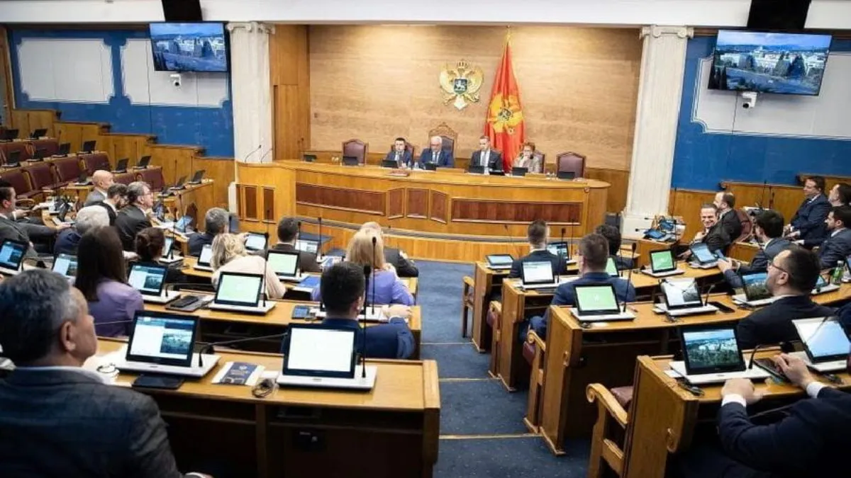 Poslanici raspravljaju o neradnoj nedjelji na vanrednoj sjednici