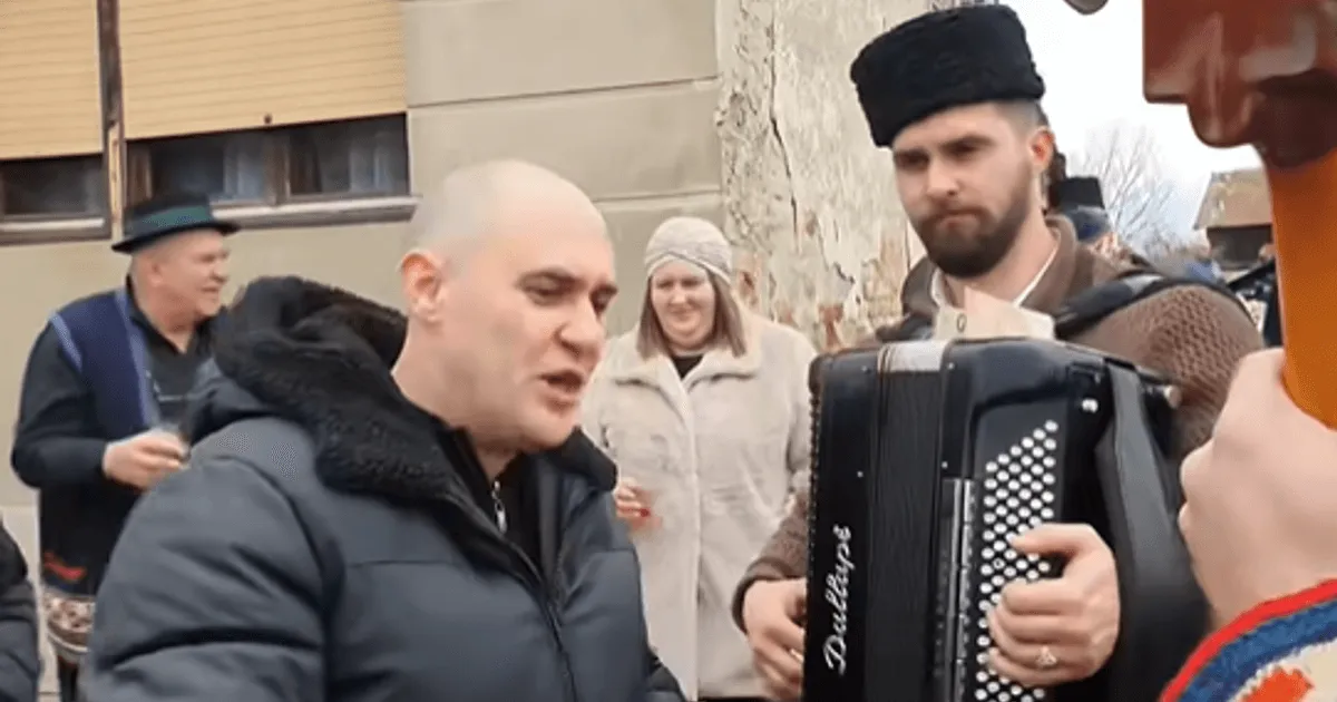 Poslanik Josip Dabro izazvao skandal pjevanjem o Paveliću