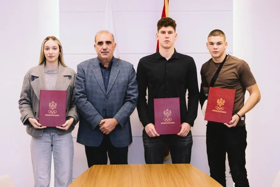 Potpisani ugovori o stipendiranju mladih sportista Crne Gore
