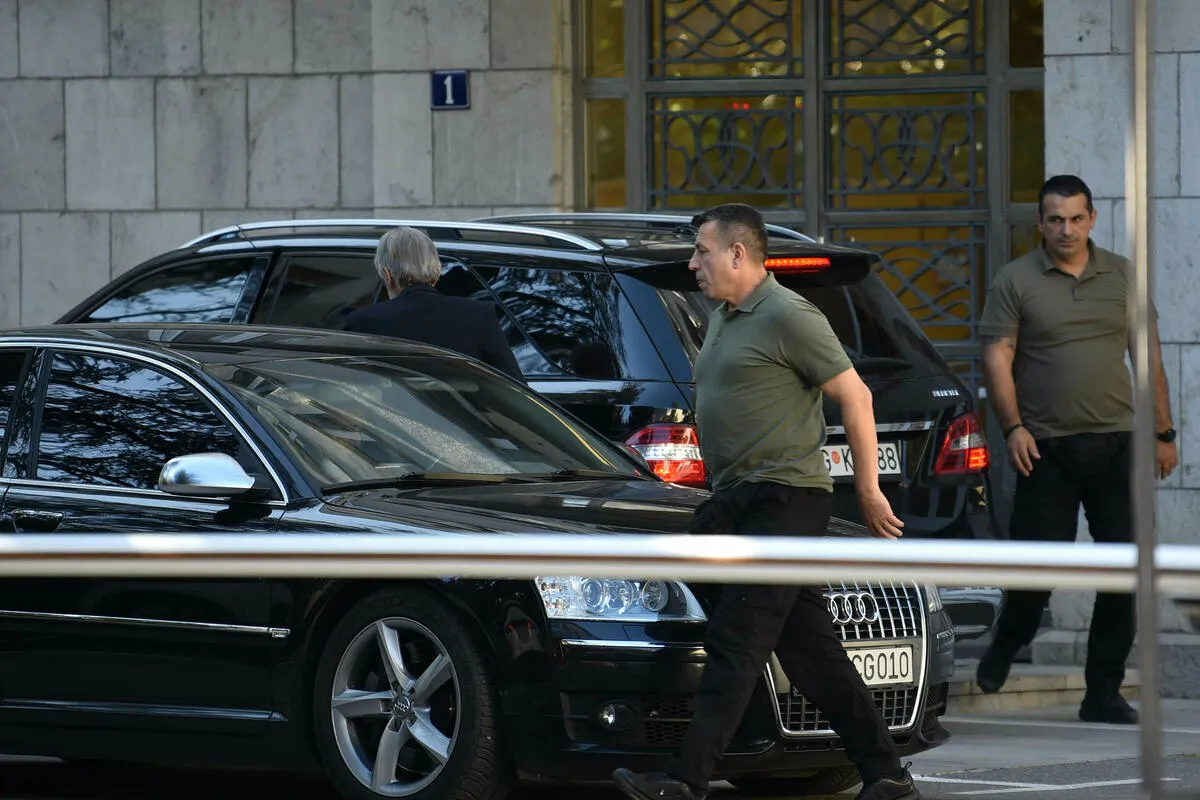 Povećanje plata samo za čuvare predsjednika, Vlade i Skupštine