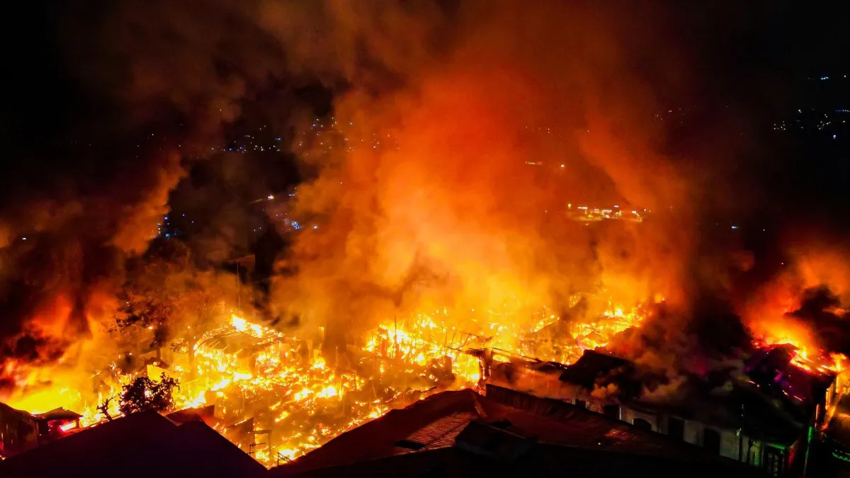 Požar uništio istorijski dio centra San Salvadora, pet osoba poginulo
