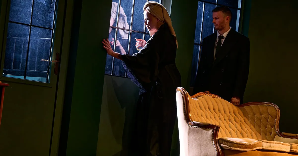 Predstava 'Ja sam ona koja nisam' na Velikoj sceni CNP-a