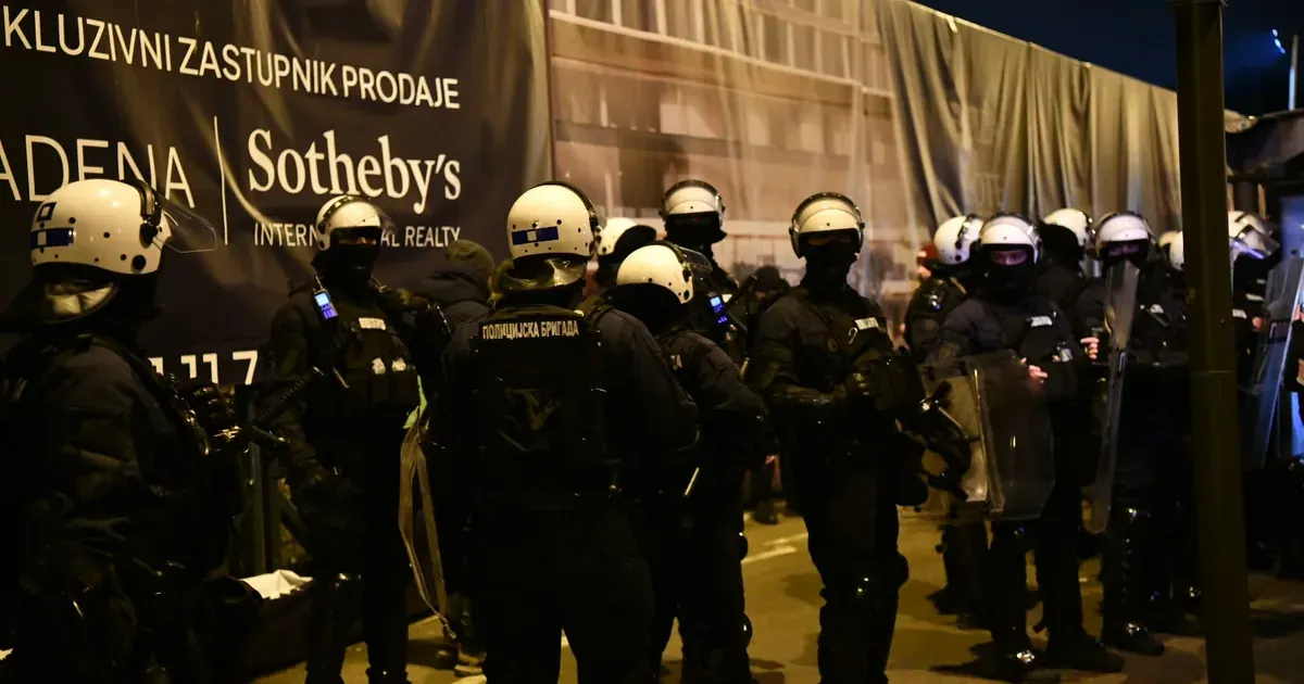 Protest studenata u Beogradu: Policija hapsi učesnike zbog nasilja