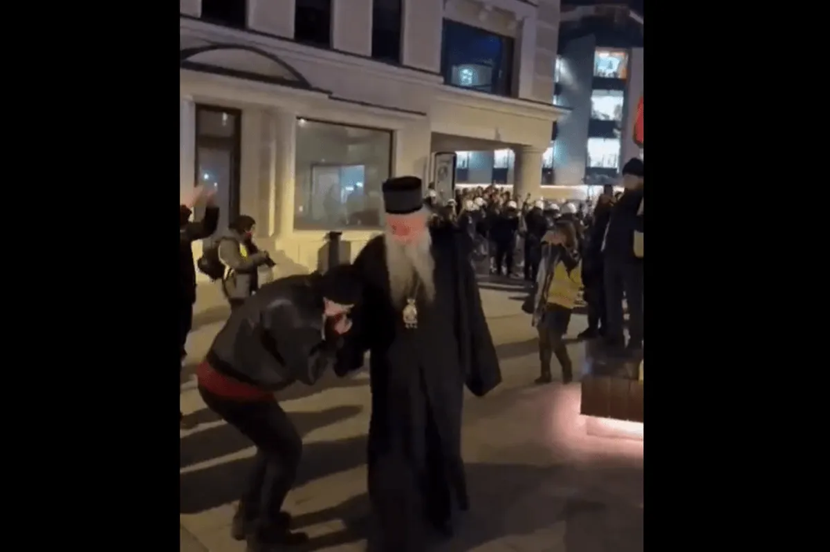 Protesti u Novom Sadu: Povrijeđene tri osobe tokom sukoba studenata i pristalica SNS-a