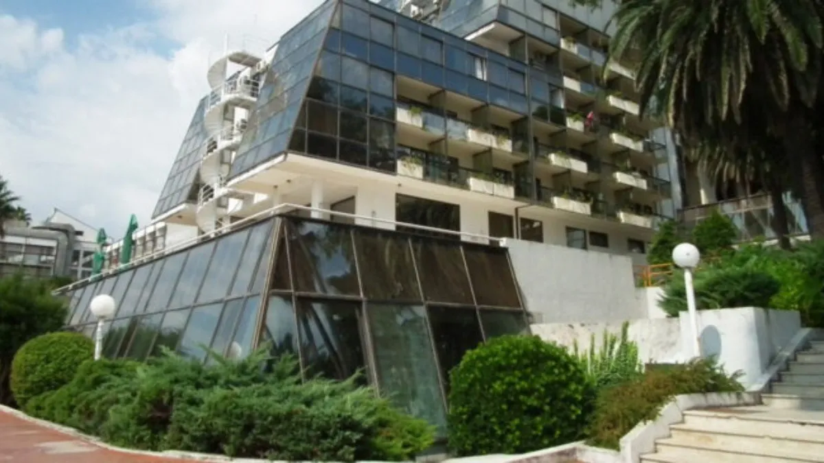 Računi kompanije Vektra Boka A.D. blokirani, ali povećana plata direktoru