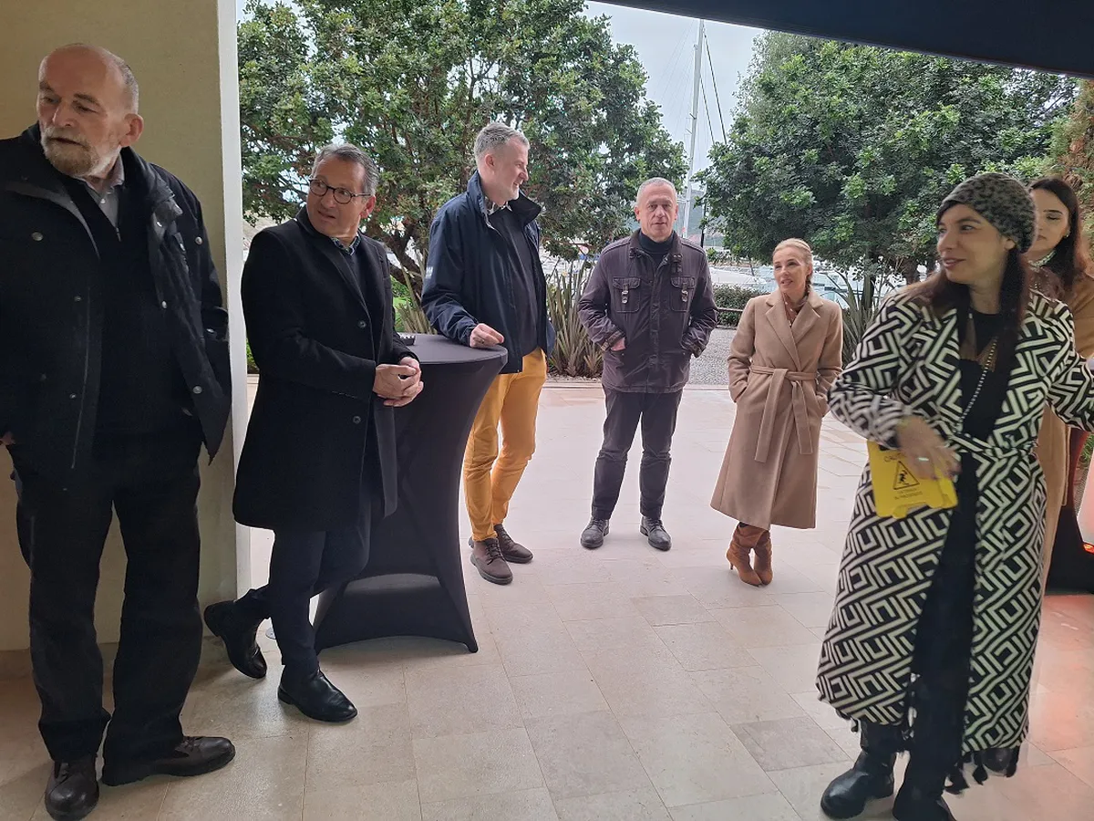 Razgovori umjetnika i gostiju u ARTRO galeriji u Tivatu