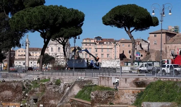 Rim počinje sječu starih borova zbog opasnosti od urušavanja