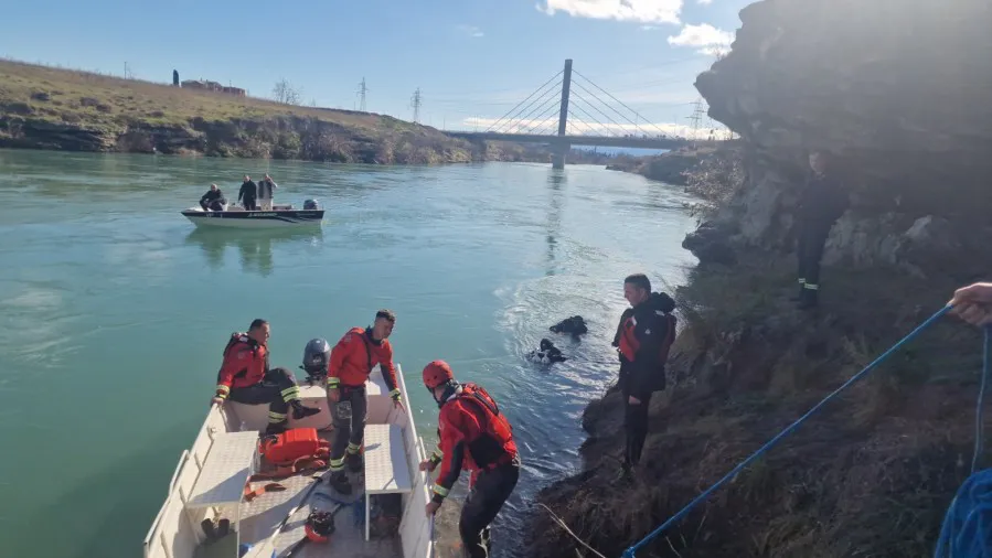 Ronioci tragaju za nestalima u rijeci Morači kod mosta Luča