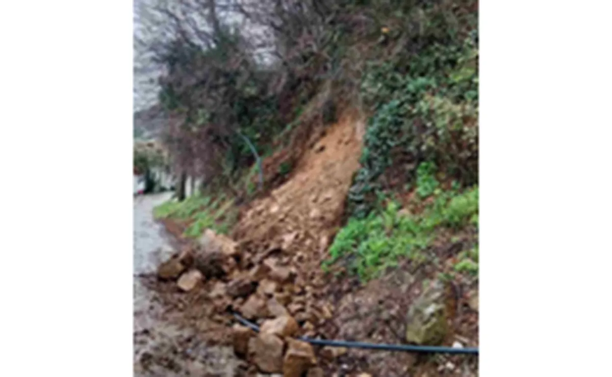 Saniranje odrona na putu u Mišićima od strane Komunalnog preduzeća