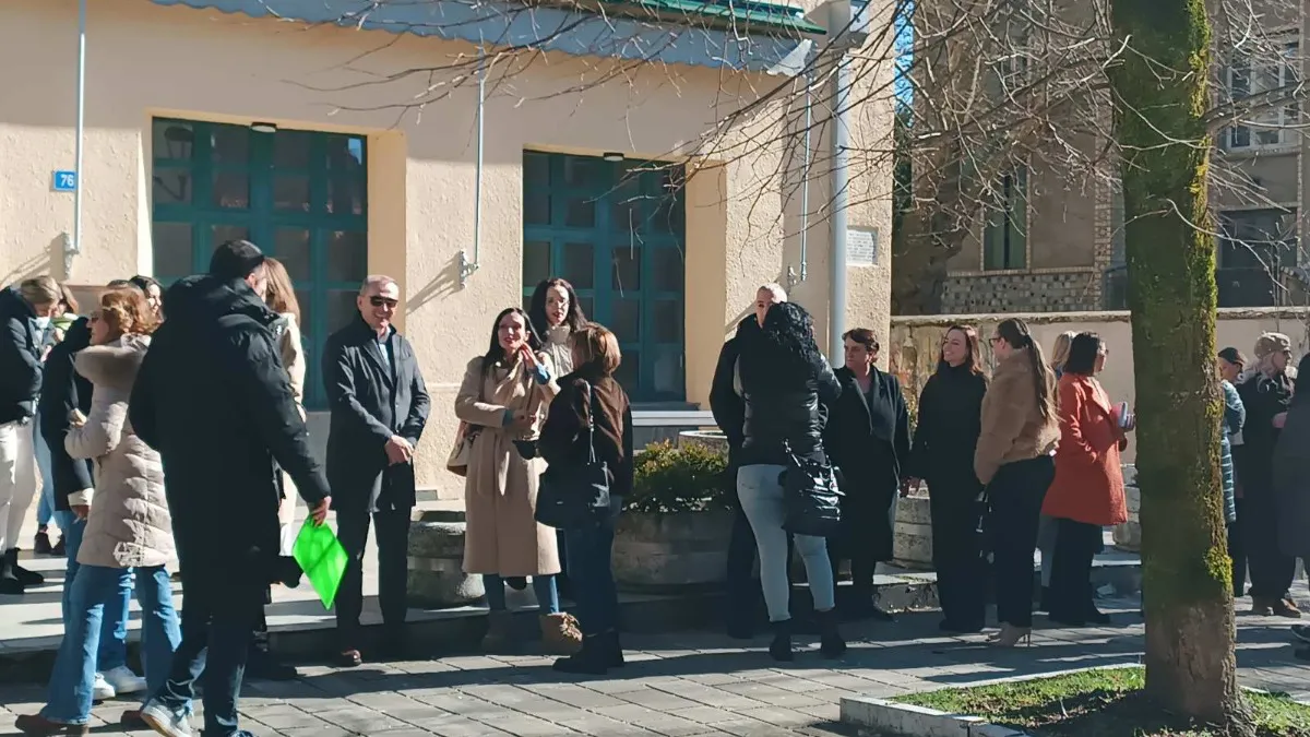 Sindikat kulture Crne Gore organizovao protest upozorenja na Cetinju