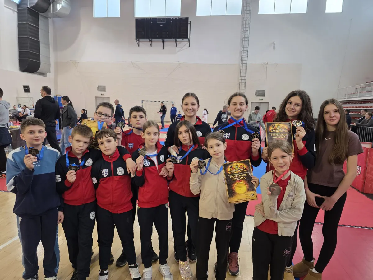 Sjajan početak sezone: Karate klub „Ris“ osvojio 12 medalja na „Trofeju Iskra“