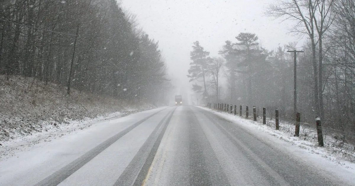 Sjutra pretežno oblačno uz padavine i jak vjetar
