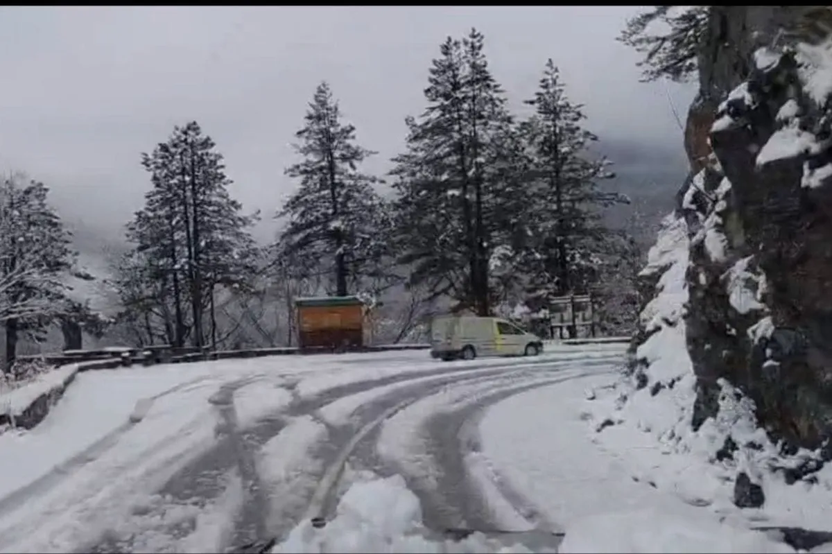 Snijeg na sjeveru Crne Gore, put Mojkovac - Sokolovine neočišćen