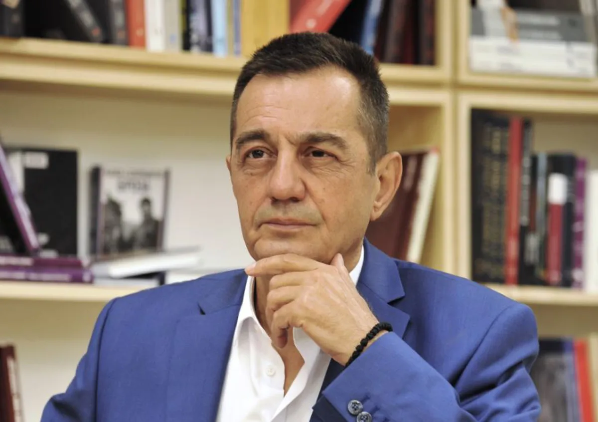 Spasoje Tomić čestita Vojinu Grubaču na novoj knjizi kolumni