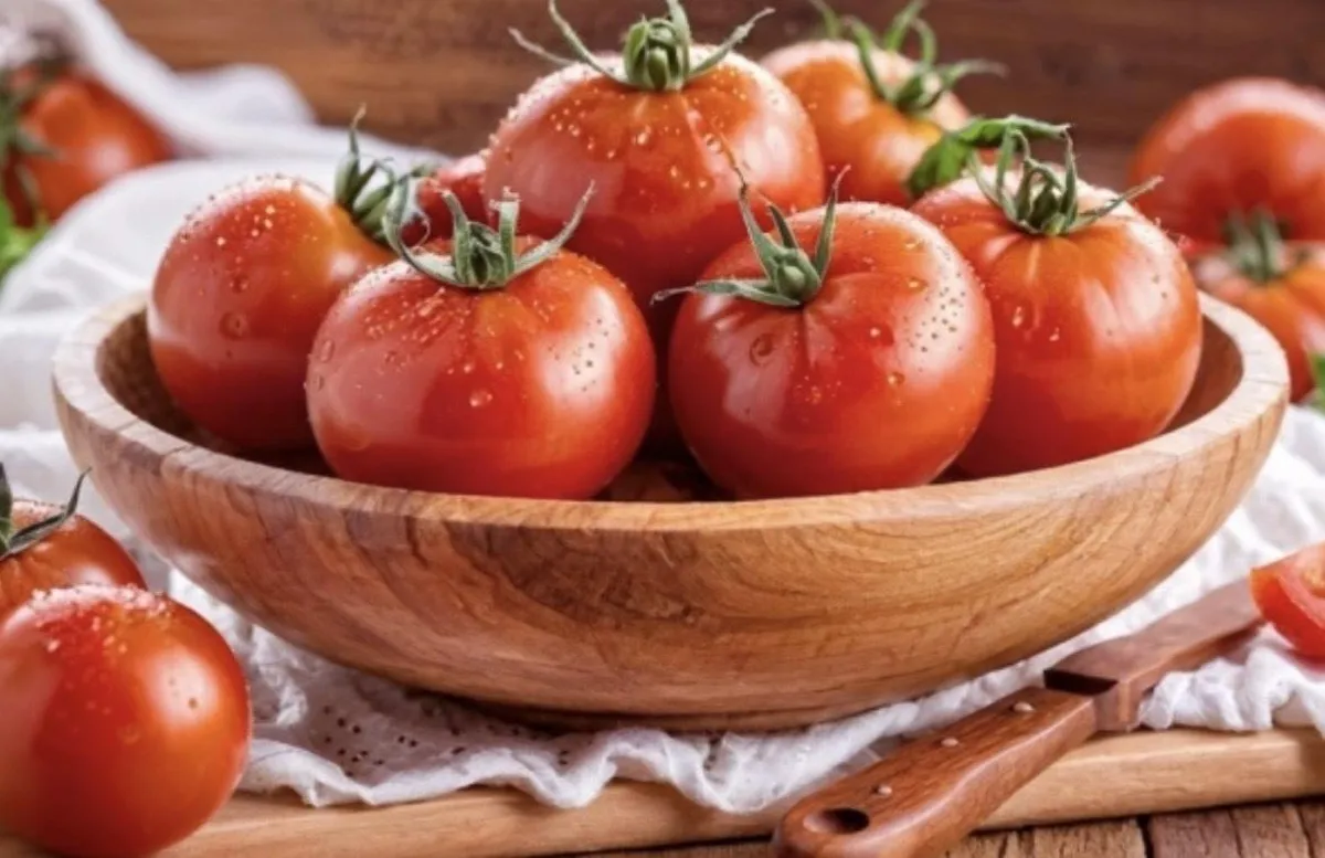 Šta unosimo u organizam kada jedemo paradajz zimi?