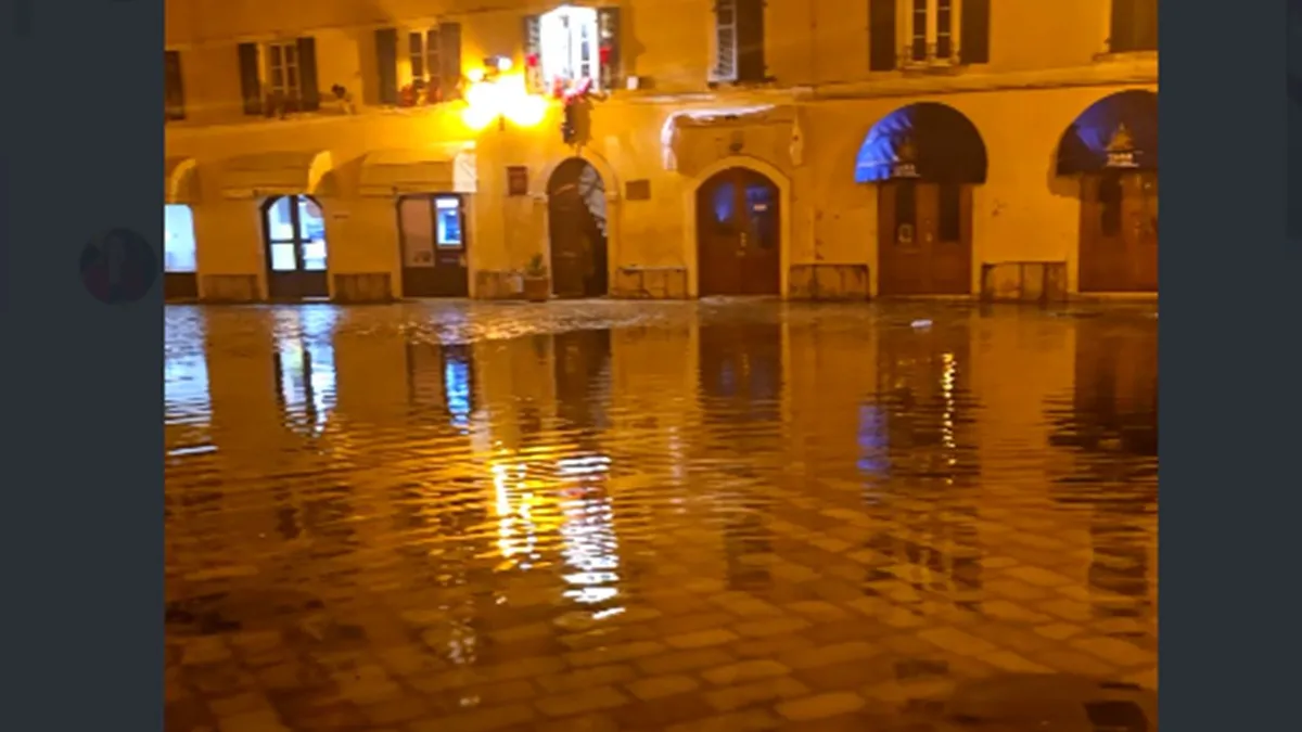 Stari grad u Kotoru jutros pod vodom zbog dugotrajnih kiša