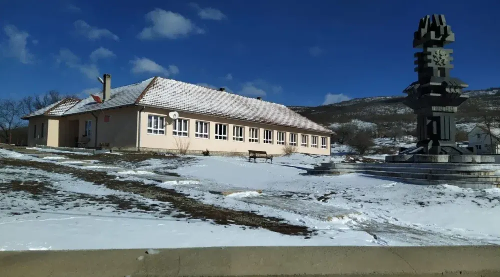 Teške povrede dječaka u školi kod Nikšića, hitno prevezen u Klinički centar