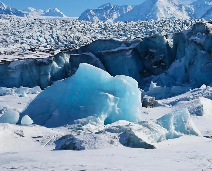 Tragična nesreća na Bajkalu: Autobus s turistima propao kroz led, osmoro poginulo