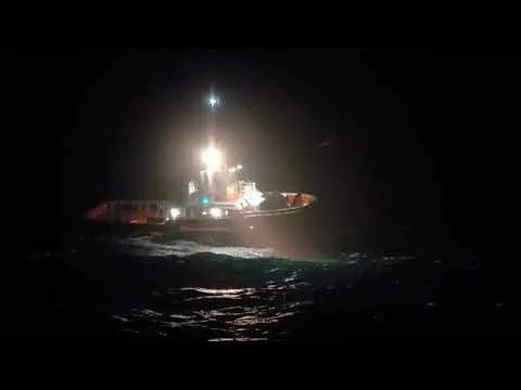 Trajekt 'Trideseti avgust' vodio borbu s talasima kod Hvara